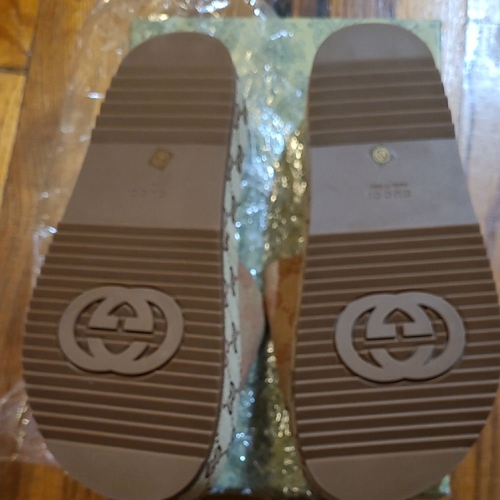 Gucci Beige and Burgundy Logo Slides - Picture 6 of 9